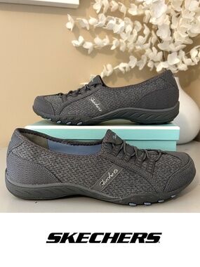 NWT Skechers Breathe Easy Relaxed Fit Memory Foam Charcoal Sneaker Size 7